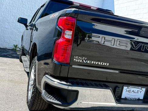 Certified 2021 Chevrolet Silverado 1500 LT AWD/4WD image 10