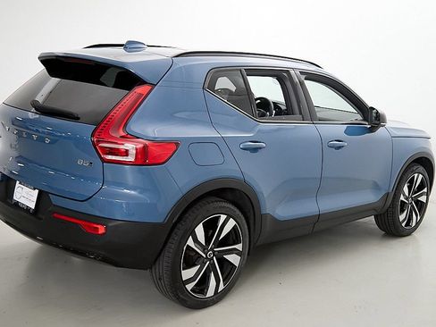 Certified 2024 Volvo XC40 B5 Ultimate w/ Climate Package AWD/4WD image 9