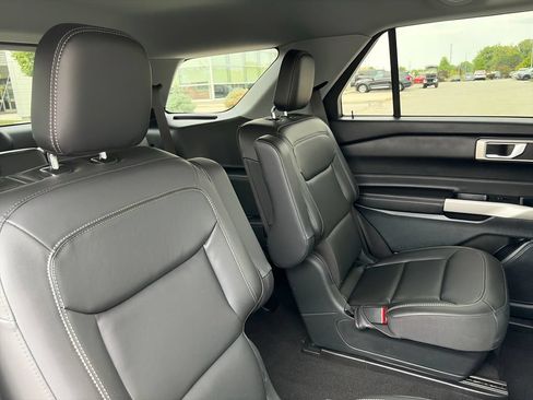 Used 2023 Ford Explorer XLT w/ Equipment Group 202A AWD/4WD image 30