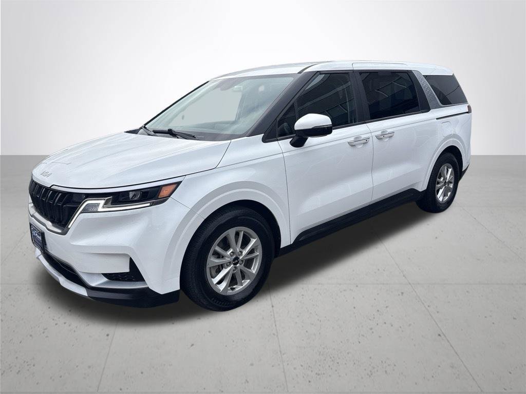Used 2024 Kia Carnival LX FWD image 2