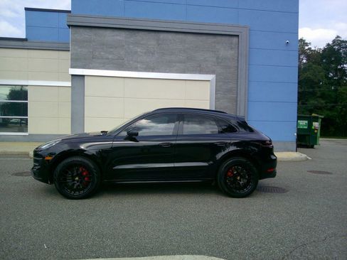 Used 2018 Porsche Macan Turbo image 35