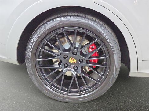 Used 2023 Porsche Cayenne GTS image 35