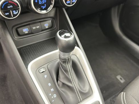 Used 2025 Hyundai Venue SEL FWD image 22