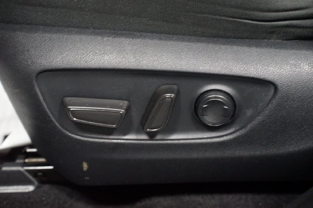 Certified 2025 Toyota RAV4 XLE FWD image 33
