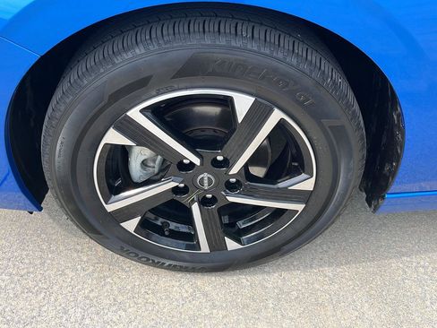 Used 2025 Nissan Sentra SV FWD image 30