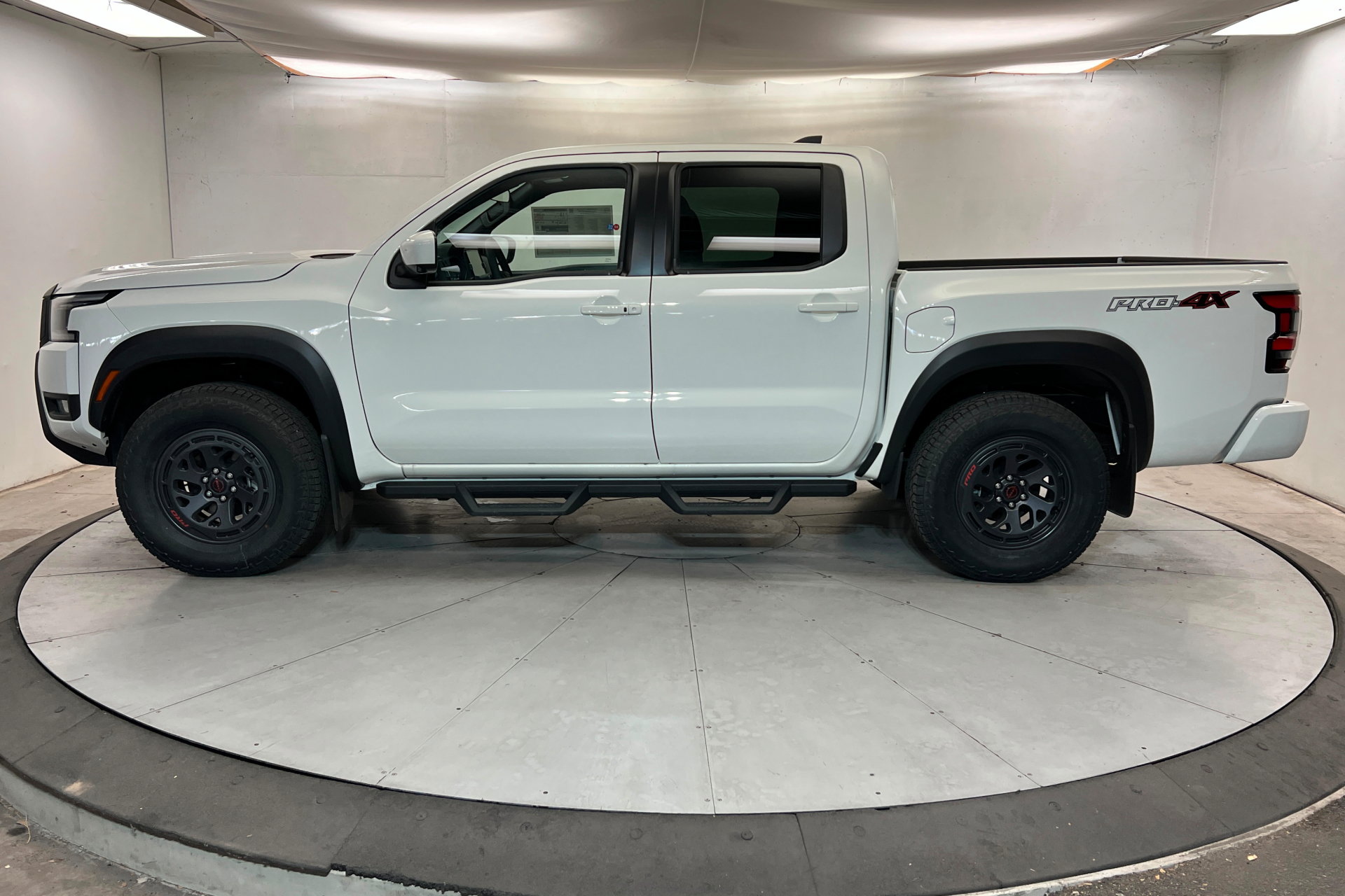 New 2026 Nissan Frontier PRO-4X w/ Pro-4x Convenience Package AWD/4WD image 2