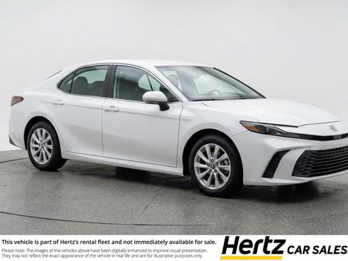 Used 2025 Toyota Camry LE image 1