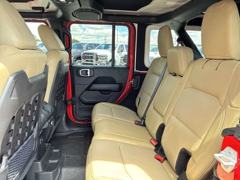 Used 2018 Jeep Wrangler Unlimited Rubicon AWD/4WD image 25