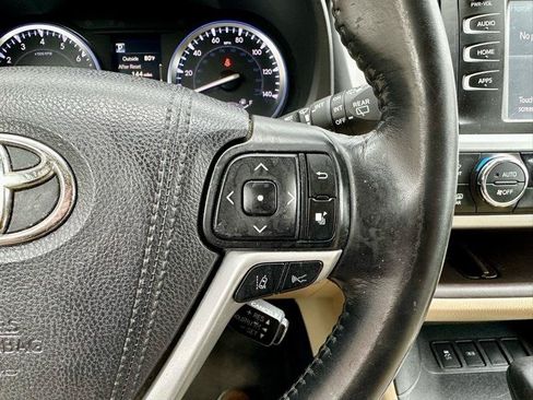Used 2018 Toyota Highlander XLE FWD image 21