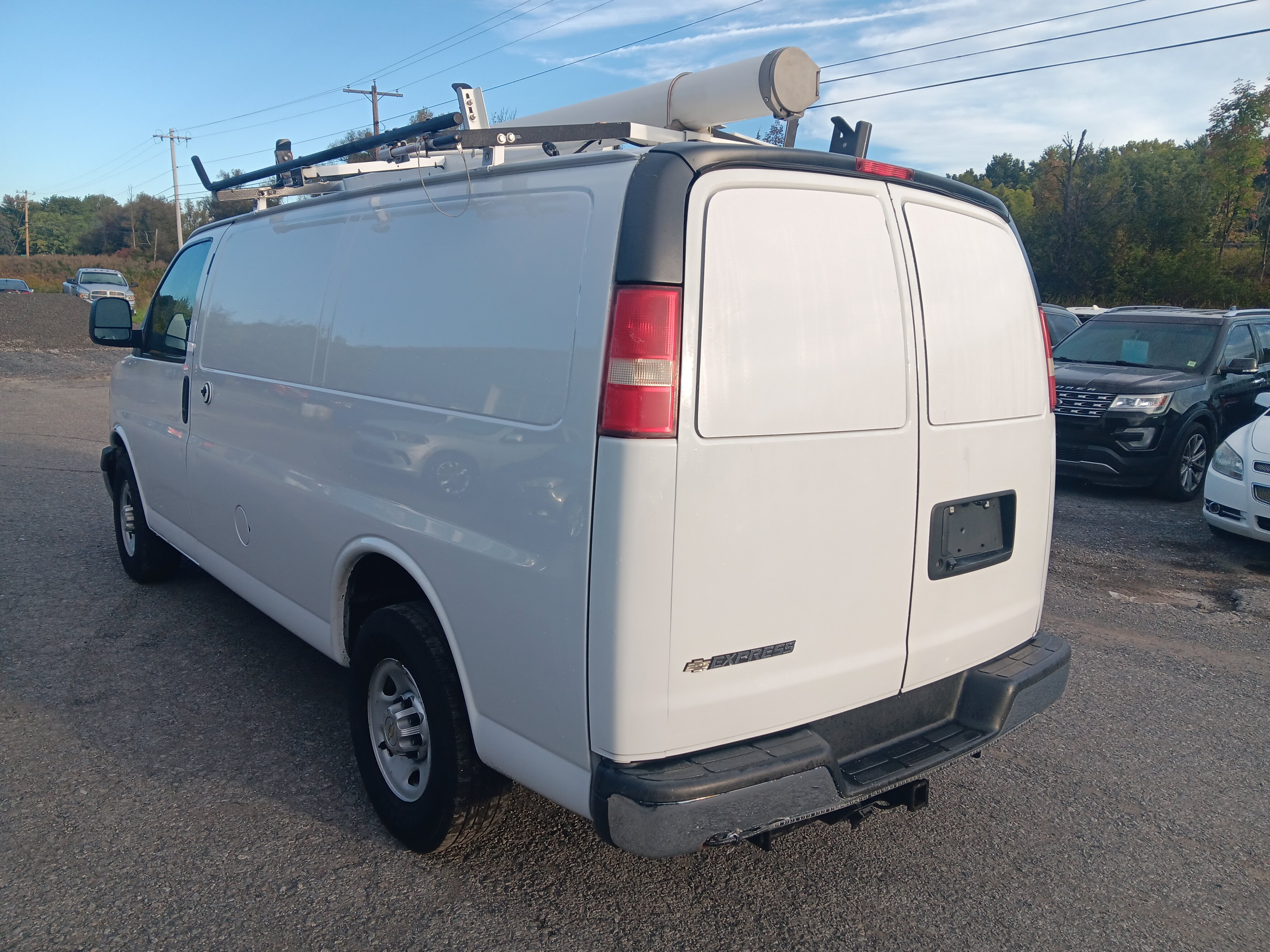 Used 2014 Chevrolet Express 2500 RWD image 3