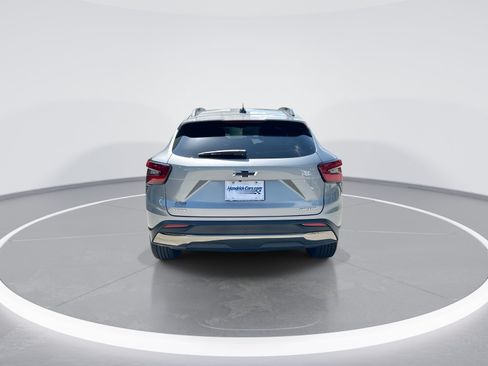 Used 2026 Chevrolet Trax ACTIV w/ Sunroof Package FWD image 8