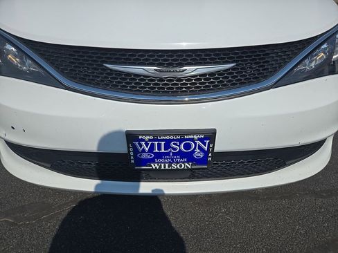 Used 2021 Chrysler Voyager Lxi image 31