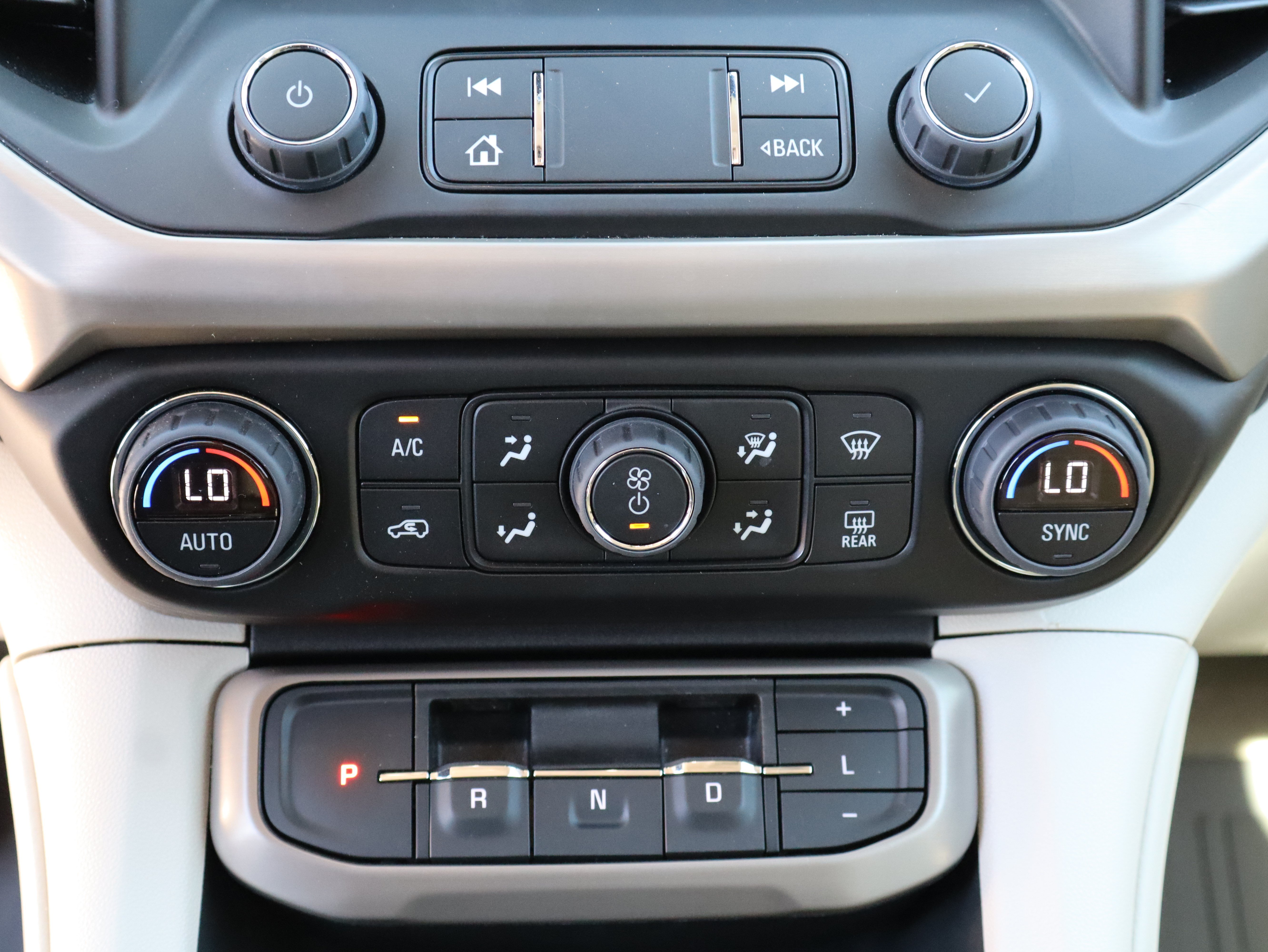 Used 2023 GMC Acadia Denali w/ Denali Ultimate Package FWD image 29