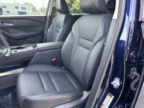 Used 2025 Nissan Rogue SV w/ SV Premium Package FWD image 18