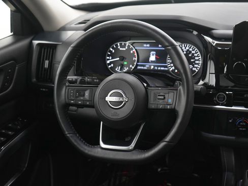 Used 2024 Nissan Pathfinder SL AWD/4WD image 15