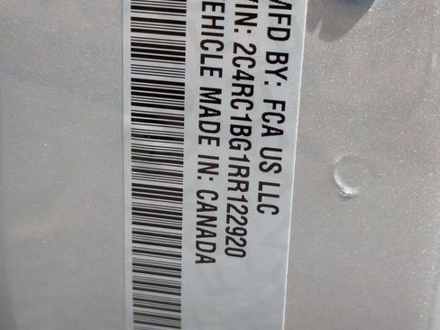 Used 2024 Chrysler Pacifica Touring-L FWD image 34