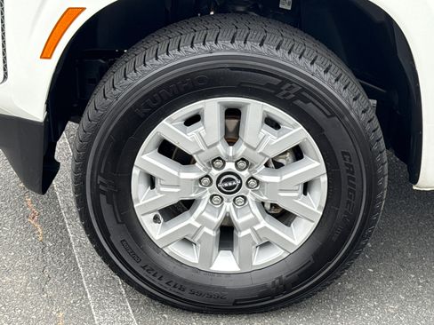 Used 2023 Nissan Frontier SV AWD/4WD image 5