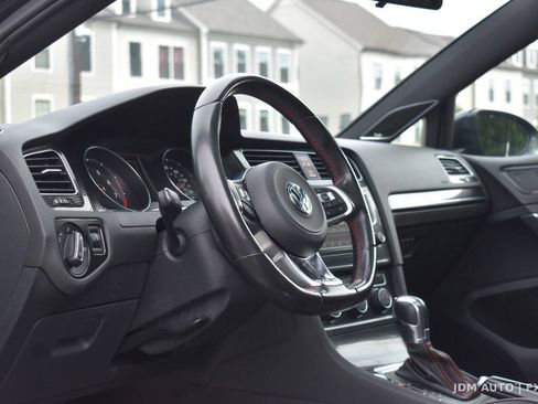 Used 2017 Volkswagen GTI SE FWD image 17