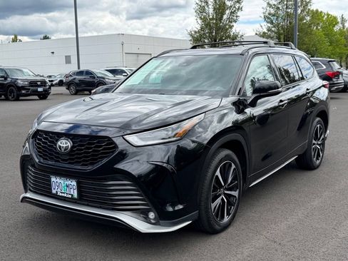 Used 2021 Toyota Highlander XSE AWD/4WD image 4