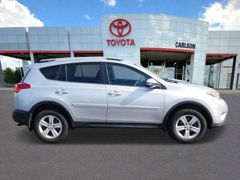 Used 2014 Toyota RAV4 XLE AWD/4WD image 4
