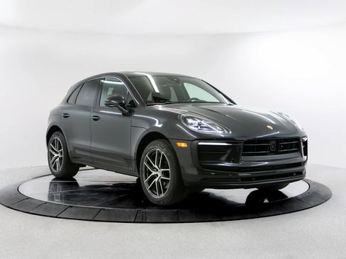 Certified 2023 Porsche Macan AWD/4WD image 9