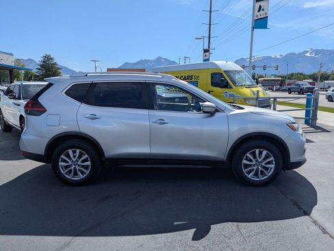 Used 2020 Nissan Rogue SV AWD/4WD image 2