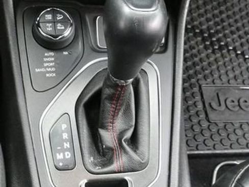 Used 2019 Jeep Cherokee Trailhawk w/ Comfort/Convenience Group image 14