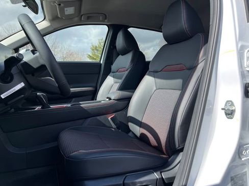 New 2025 Nissan Kicks SR image 15