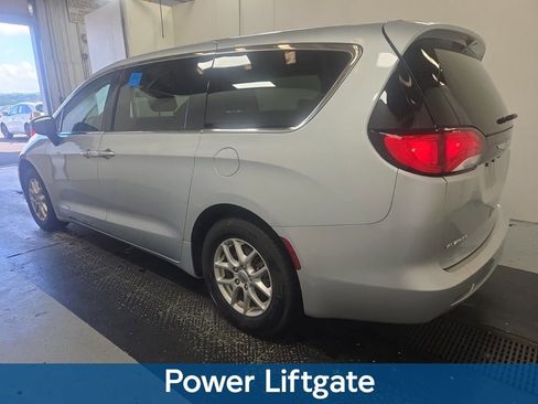 Used 2022 Chrysler Voyager LX image 3