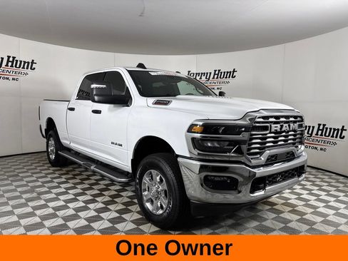 Used 2025 RAM 2500 Big Horn AWD/4WD image 4