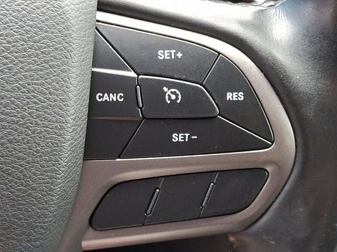 Used 2020 Jeep Cherokee Limited image 22