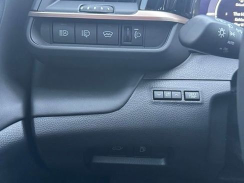 Used 2025 Toyota Crown Signia image 29