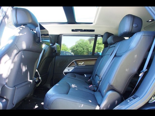 Used 2025 Land Rover Range Rover Long Wheelbase SE AWD/4WD image 25
