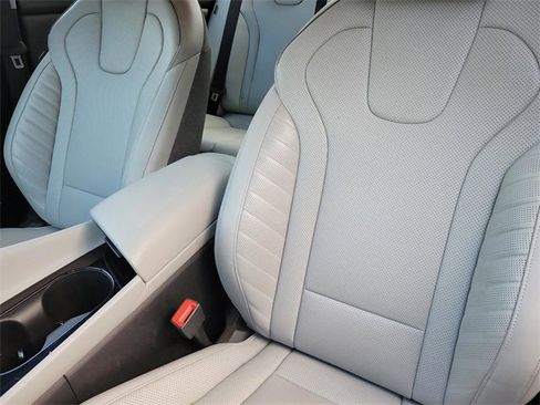 Used 2025 Hyundai Elantra Limited image 11
