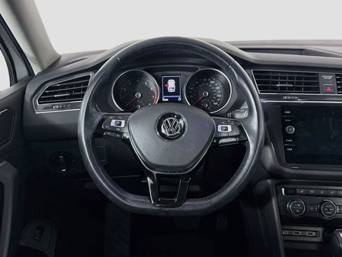 Used 2018 Volkswagen Tiguan SEL FWD image 18