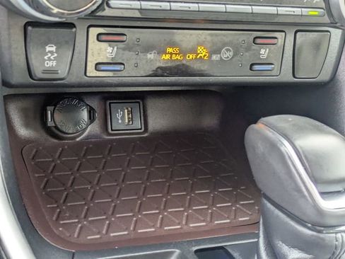 Used 2023 Toyota RAV4 Limited image 17