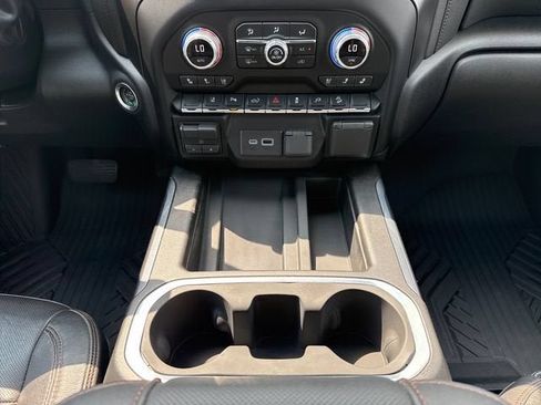 Used 2022 GMC Sierra 2500 AT4 w/ AT4 Premium Plus Package AWD/4WD image 15