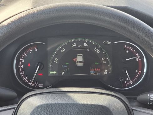 Used 2025 Toyota RAV4 XLE FWD image 16