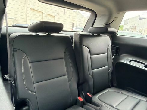 Used 2023 GMC Acadia SLT AWD/4WD image 15