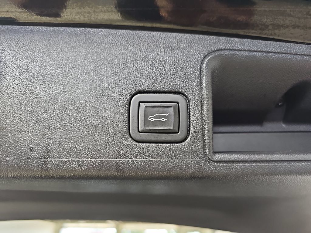 Certified 2023 GMC Terrain SLE w/ Driver Convenience Package FWD image 17