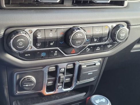 Certified 2025 Jeep Wrangler Unlimited Sahara w/ Safety Group AWD/4WD image 11