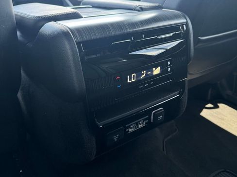 Used 2024 Jeep Wagoneer Series II w/ Flexible Seating Group RWD image 22