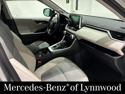 Used 2019 Toyota RAV4 XLE Premium w/ Cold Weather Package AWD/4WD image 27