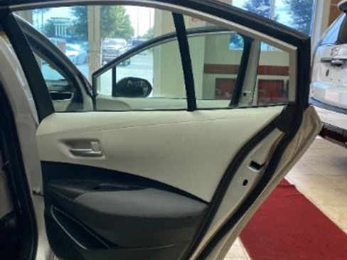 Used 2021 Toyota Corolla LE FWD image 8
