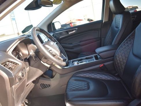 Used 2024 Ford Edge Titanium image 23