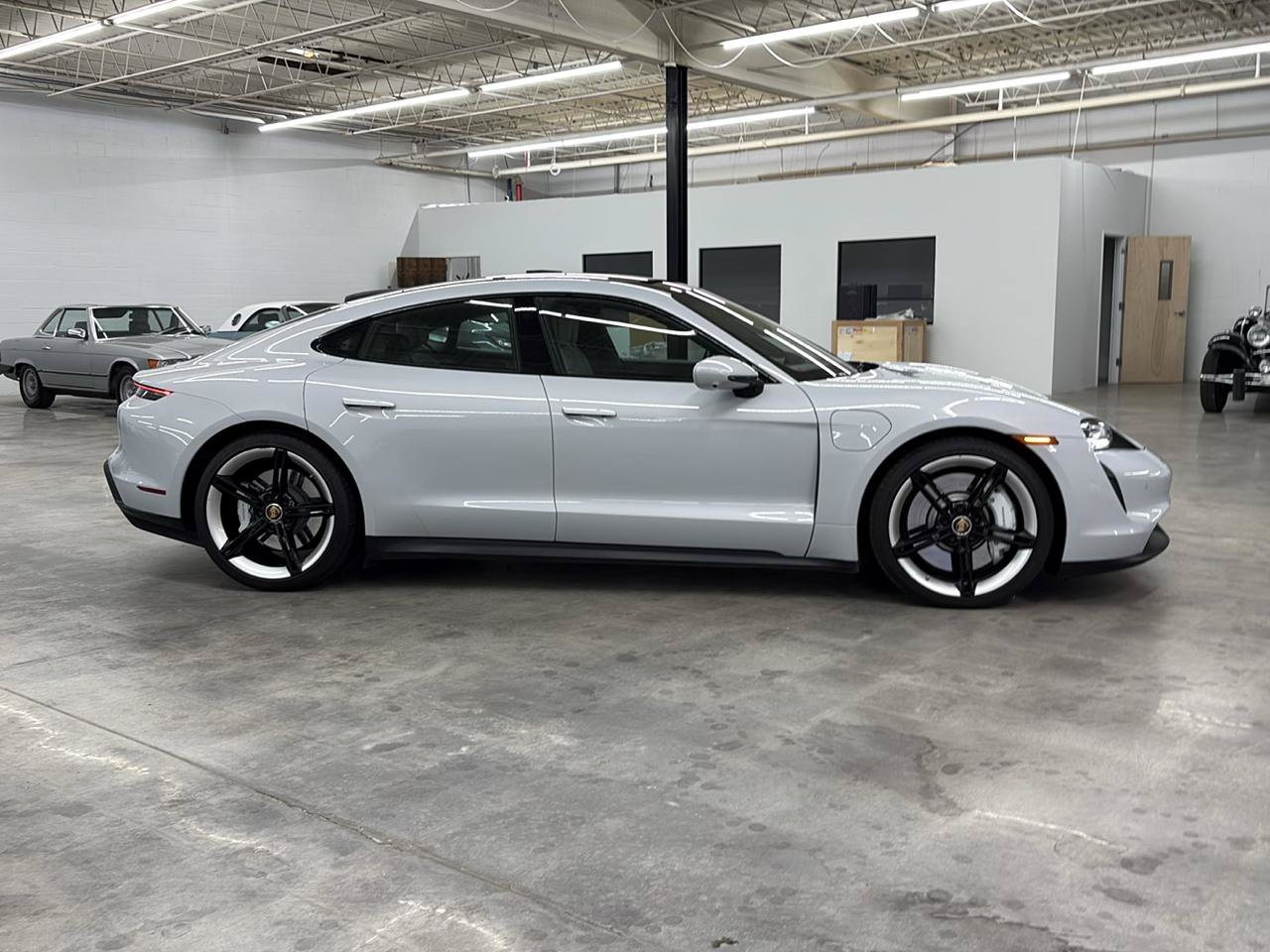 Used 2022 Porsche Taycan 4S AWD/4WD image 6