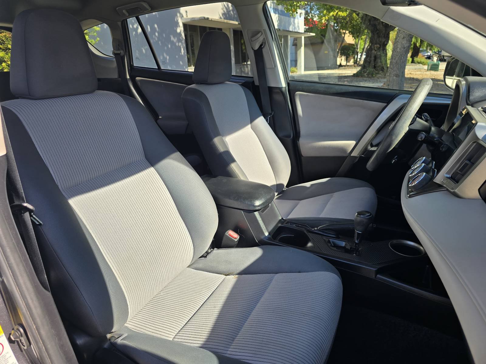 Used 2015 Toyota RAV4 LE FWD image 19