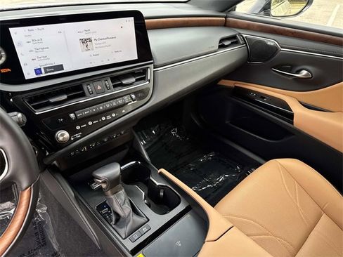 New 2025 Lexus ES 300h w/ Luxury Package image 26