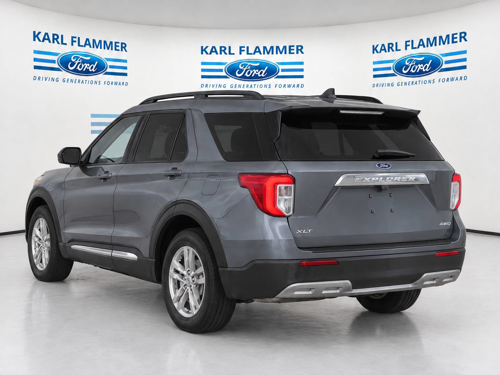 Used 2023 Ford Explorer XLT w/ Equipment Group 202A AWD/4WD image 5