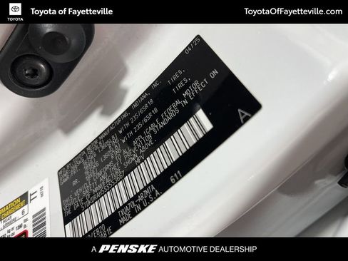 Certified 2025 Toyota Highlander XLE image 38